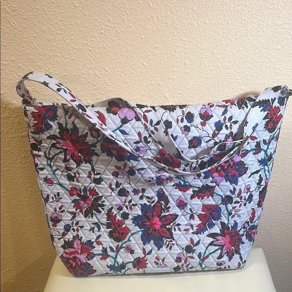 Vera Bradley bucket tote
